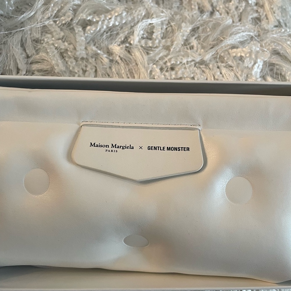 GENTLE MONSTER White Sunglasses Case